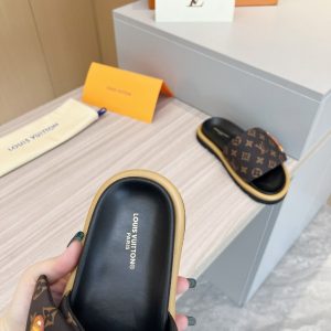 High Quality Louis Vuitton Cowhide Slippers For Spring