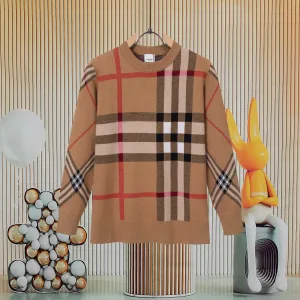 Luxury Burberry Sweater Red Wool Jacquard Sophistication