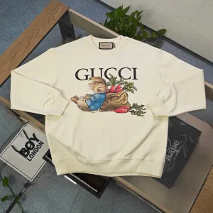 Reps Gucci Sweatshirt Red Street Style A Touch Of Understated Luxury Autumn Winter And