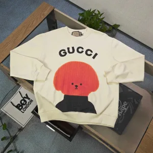 Reps Gucci Sweatshirt Red Street Style A Touch Of Understated Luxury Autumn Winter And