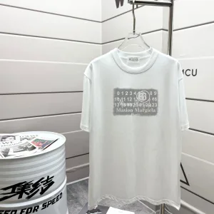 AAA Super Clone Margiela Short-Sleeved T-Shirt Red Spring Summer