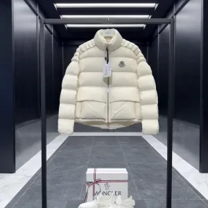 Reps Super Clone Moncler Coat Red Goose Down Tear-Resistant Fabric Lace Patch