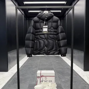 Super Clone High Quality Moncler Jackets Red Goose Down Tear-Resistant Fabric Lace Quilted Pattern Embroidery Patch Zippered Pocket
