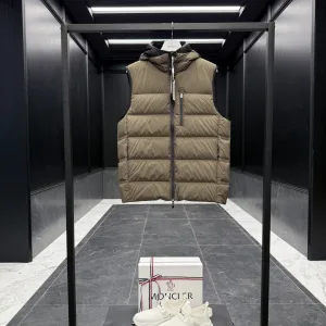 Designer High Quality Moncler Vest Red Down Adhesive Polyester Nylon Zippered Pocket