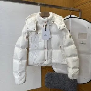 High Quality Luxury Moncler Outerwear Green Duck Down Nylon Suitable For Various Body Types Winter