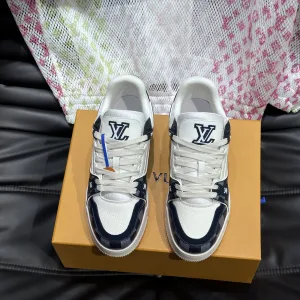 Designer Ami Sneakers Cowhide Rubber Outsole