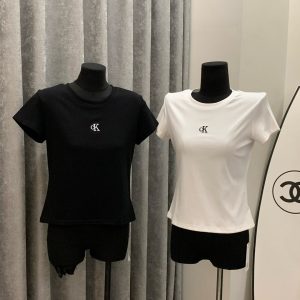 Luxury Calvin Klein Short-Sleeved T-Shirt