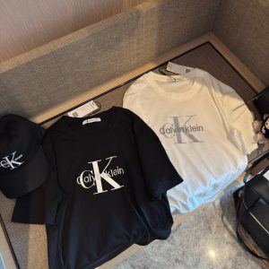 Luxury Calvin Klein Short-Sleeved T-Shirt