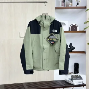 Reps AAA North Windproof Jacket Green