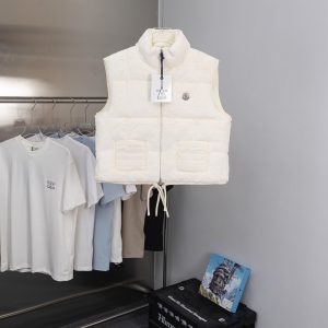 Aaa Luxury Moncler Velvet Jeans For Autumn