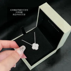 AAA Van Cleef & Arpels Necklace Lace Summer