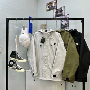 Reps Nike Outerwear Green