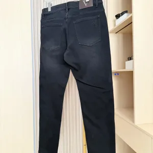 Designer AAA Versace Jeans Red Denim Suitable For All Body Types A Touch Of Understated Luxury