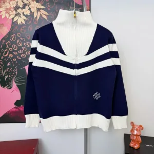 High Quality Louis Vuitton Coat Red Wool Jacquard Autumn Winter Embroidery Patch