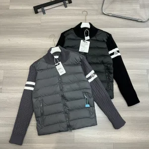 Designer Moncler Outerwear Red Wool Feather Duck Down Fleece Exquisite Workmanship Elegant Black Winter Patch Side Pockets